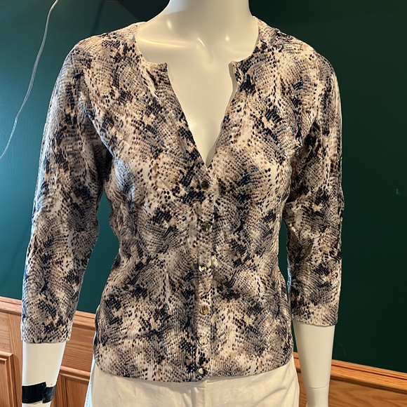 White House Black Market 3/4 Sleeve Print Cardigan - Picture 2 of 8